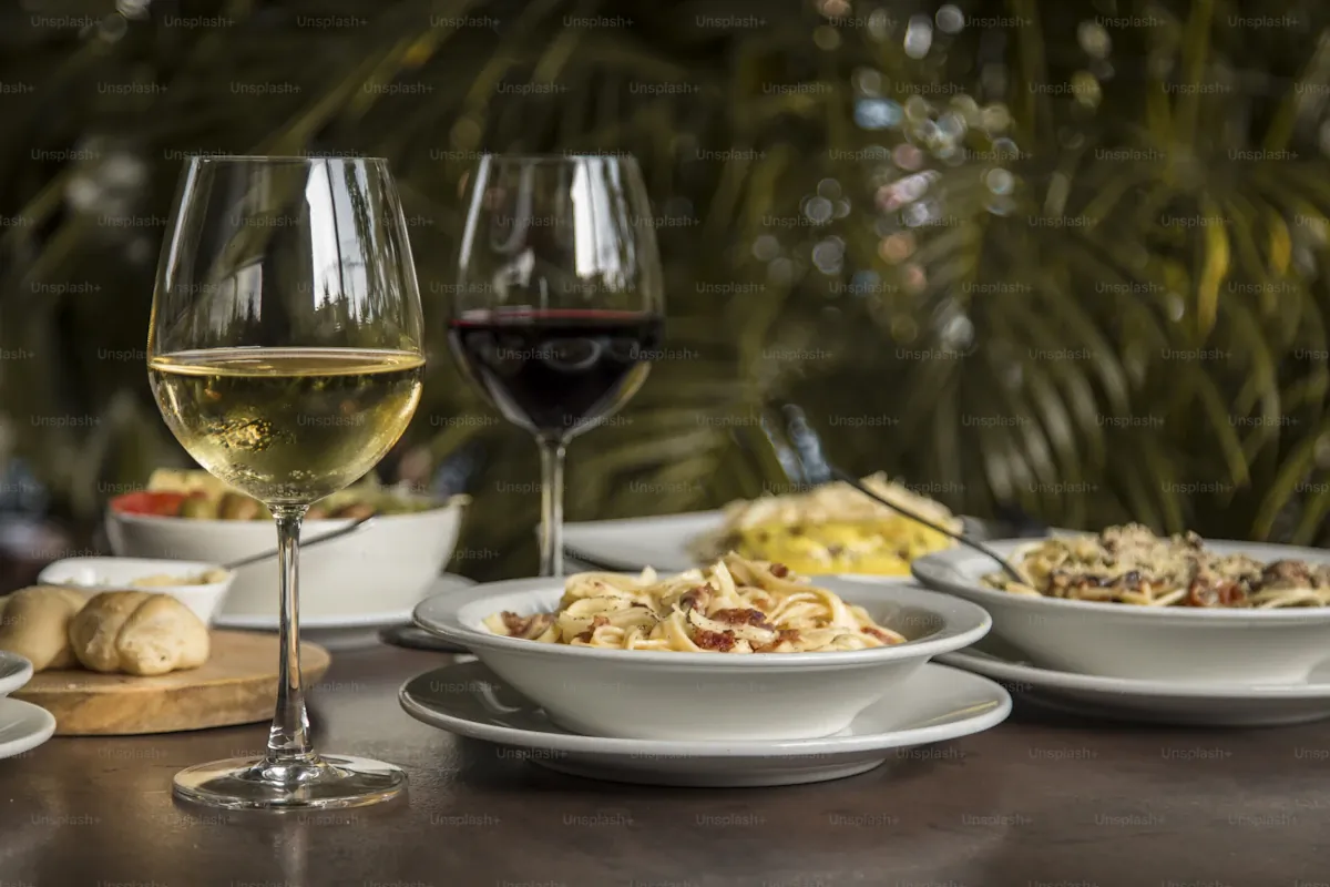 Quali pesci reggono un vino rosso - e quali vini scegliere — Vino rosso col pesce? Sì, ma solo se sai quando farlo